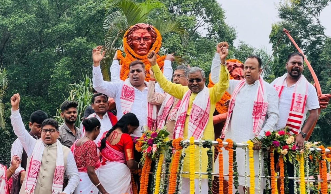 BJP leaders paid tribute to the brave martyrs Sido and Kanhu on Hool Diwas.