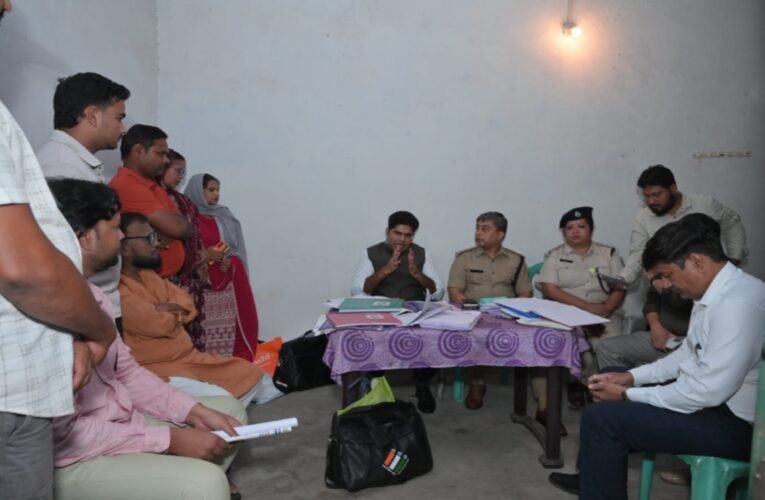 SIR 2026 : लोहरदगा उपायुक्त ने बूथों का लिया जायजा, बीएलओ को दिए सख्त निर्देश