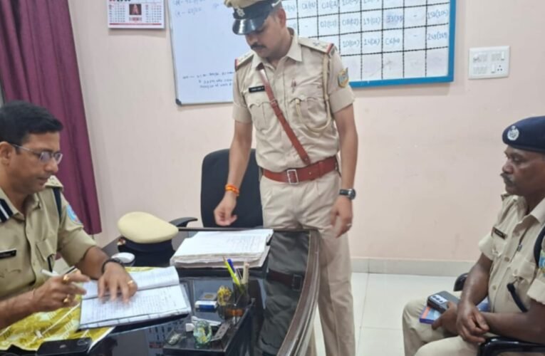 DIG Kishore Kaushal visited Meral Police Station and issued instructions for the speedy disposal of pending cases.