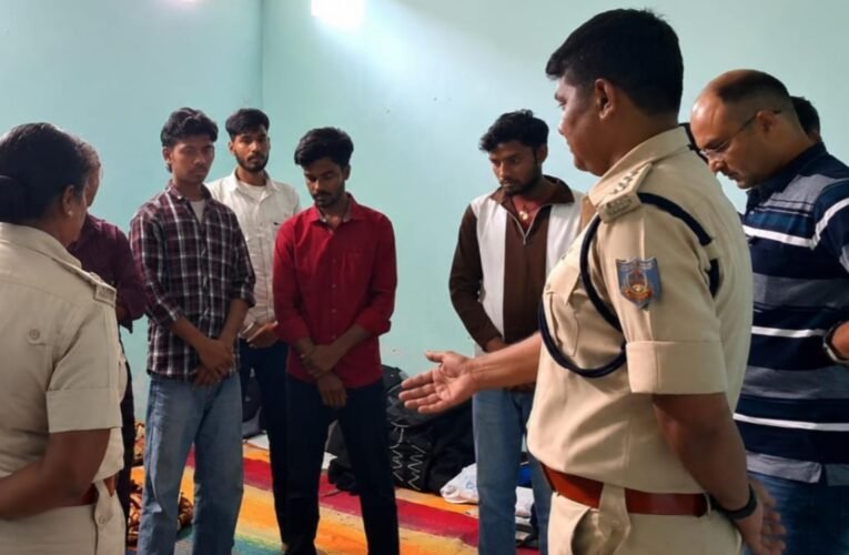 Ranchi: Police crack down on a gang of job scammers, three detained