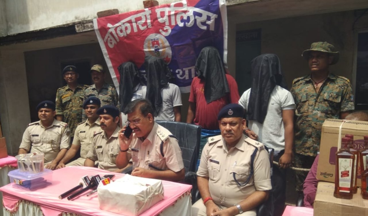Gang manufacturing spurious foreign liquor busted in Bokaro; four arrested.