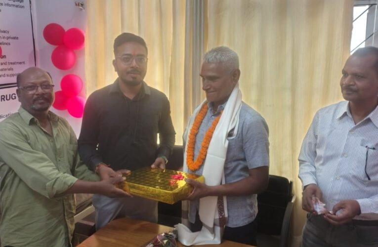 Heartfelt farewell to Shivkumar Singh, a pharmacy staff member at Simdega Sadar Hospital.