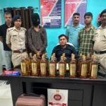 रांची रेलवे स्टेशन से 24 बोतल अवैध शराब बरामद, बिहार ले जा रहा युवक गिरफ्तार 24 bottles of illicit liquor seized at Ranchi Railway Station; youth arrested while transporting them to Bihar.