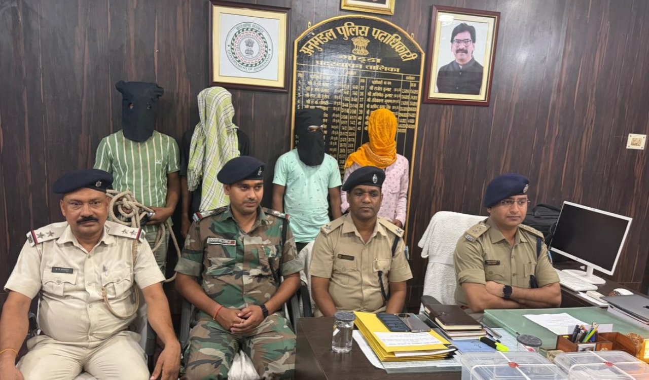 Plot for a major crime in Pathargama foiled; three criminals arrested with two country-made pistols and cartridges.
