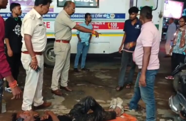 Traffic police show humanity; rush unconscious unidentified man to Sadar Hospital.