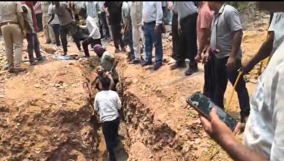 Major accident during illegal coal mining in Ramgarh; four youths die of suffocation.