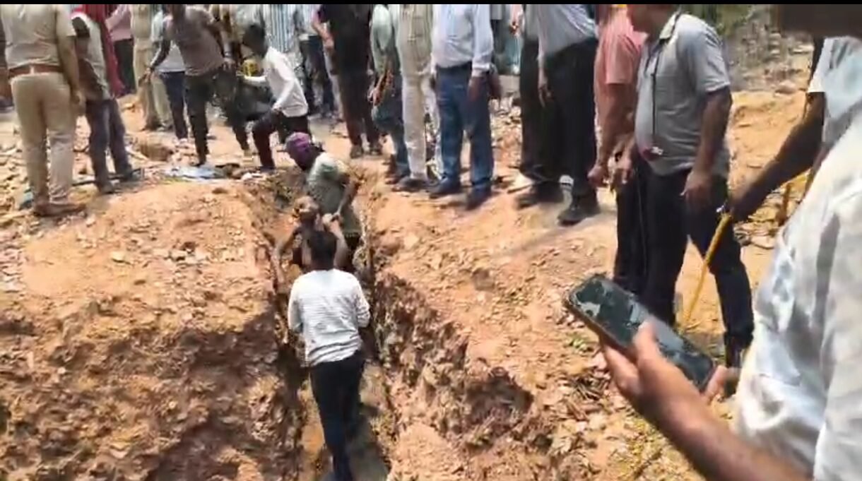 Major accident during illegal coal mining in Ramgarh; four youths die of suffocation.