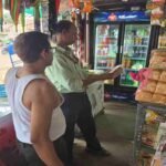 लोहरदगा में खाद्य सुरक्षा विभाग की बड़ी कार्रवाई: तीन दुकानों पर 5-5 हजार जुर्माना, एक्सपायरी खाद्य सामग्री जब्त Major action by the Food Safety Department in Lohardaga.