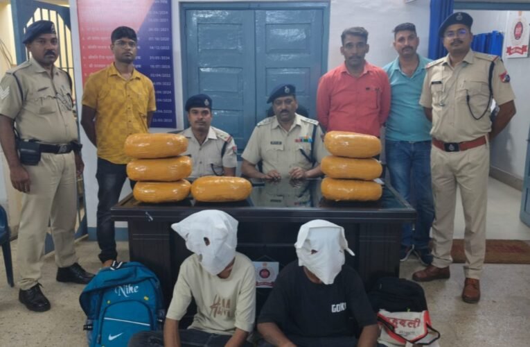 14 kg of cannabis seized at Hatia Railway Station; two smugglers arrested.