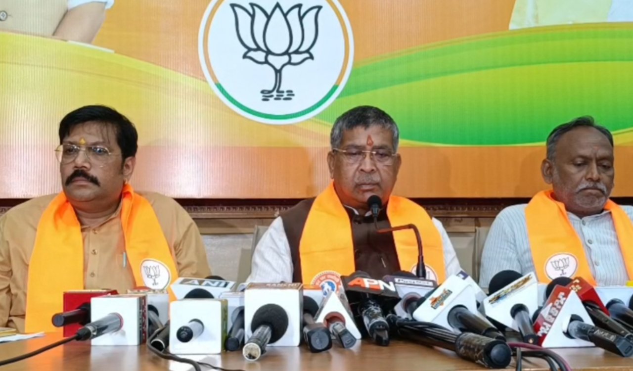 BJP attacks the government over the law-and-order situation in Jharkhand; calls for a Jamshedpur bandh on July 3 over the Himanshu Singh murder case.