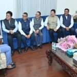मुख्यमंत्री से मिला झारखंड चेंबर ऑफ कॉमर्स का प्रतिनिधिमंडल, राज्यस्तरीय सम्मेलन में मुख्य अतिथि बनने का दिया निमंत्रण A delegation from the Jharkhand Chamber of Commerce met the Chief Minister and invited him to be the chief guest at a state-level conference.