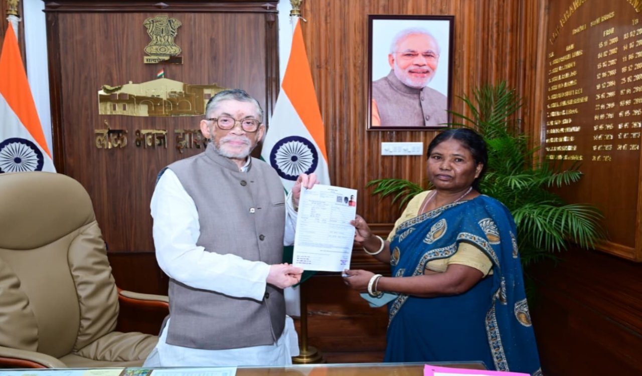 Voter list revision: Governor Santosh Kumar Gangwar submits his form