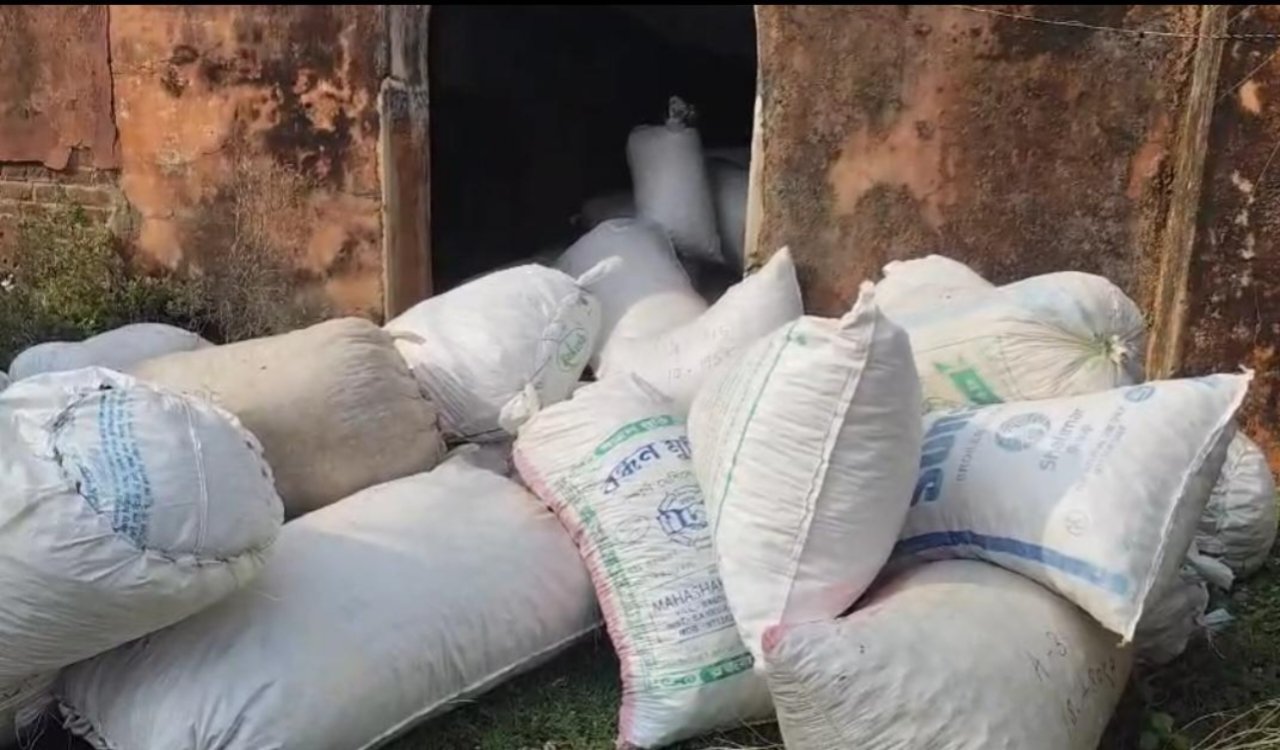 Hazaribagh: Illicit drug trade was being run under the guise of a poultry farm.