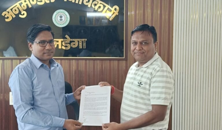 मार्केट कॉम्प्लेक्स की दुकानों के नए किराया निर्धारण का विरोध, चैंबर ने एसडीओ को सौंपा ज्ञापन