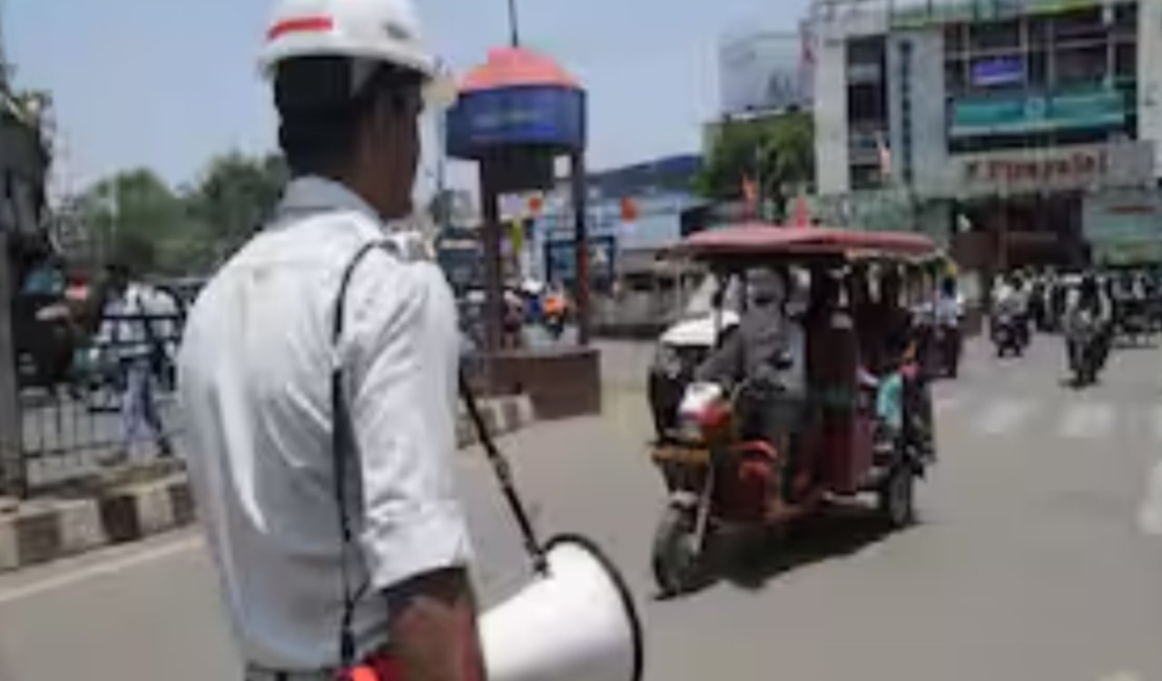 Ranchi traffic police's special drive: 9,122 challans issued in two days; most action taken against violators of helmet and no-parking rules.