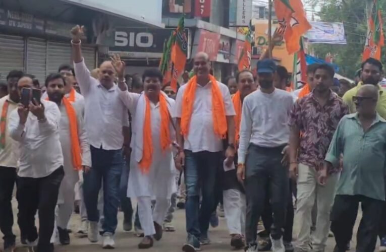 जमशेदपुर बंद का व्यापक असर, साकची में भाजपा का प्रदर्शन; कानून-व्यवस्था पर सरकार को घेरा