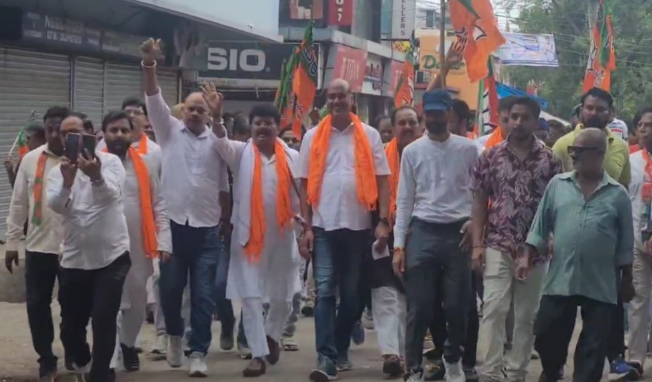 Widespread impact of Jamshedpur shutdown; BJP protests in Sakchi; government targeted over law and order.