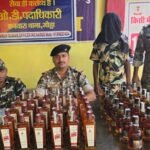 गोड्डा में 56 बोतल अंग्रेजी शराब के साथ युवक गिरफ्तार, बाइक जब्त Youth arrested in Godda with 56 bottles of Indian-Made Foreign Liquor; bike seized.