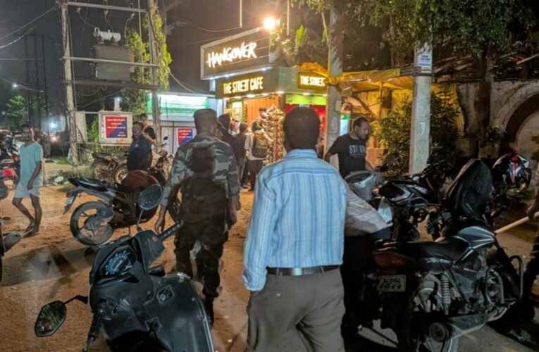 Major late-night crackdown by police and administration in Ranchi; raids conducted at eight bars; minors found, and strict action taken against those drinking in public.