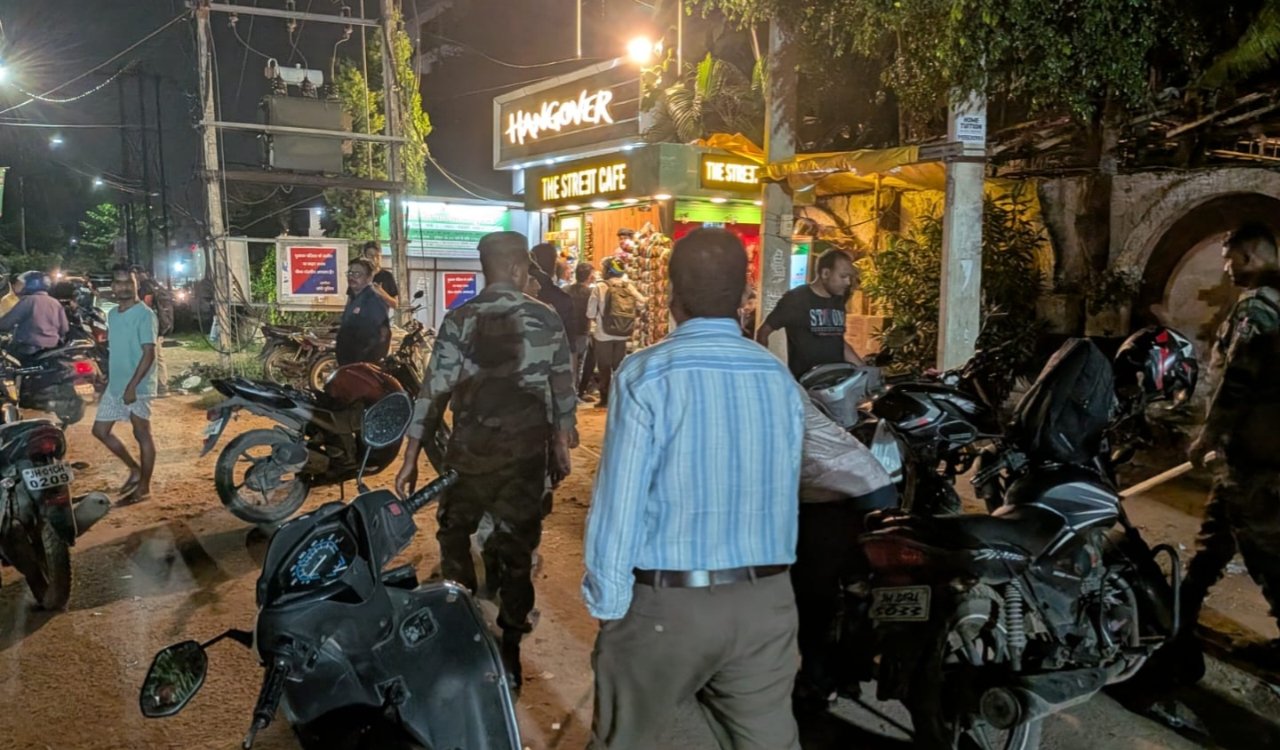 Major late-night crackdown by police and administration in Ranchi; raids conducted at eight bars; minors found, and strict action taken against those drinking in public.