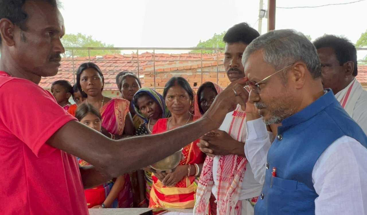 Babulal Marandi participated in the collective prayer at Manjhi Than in Jamtara.