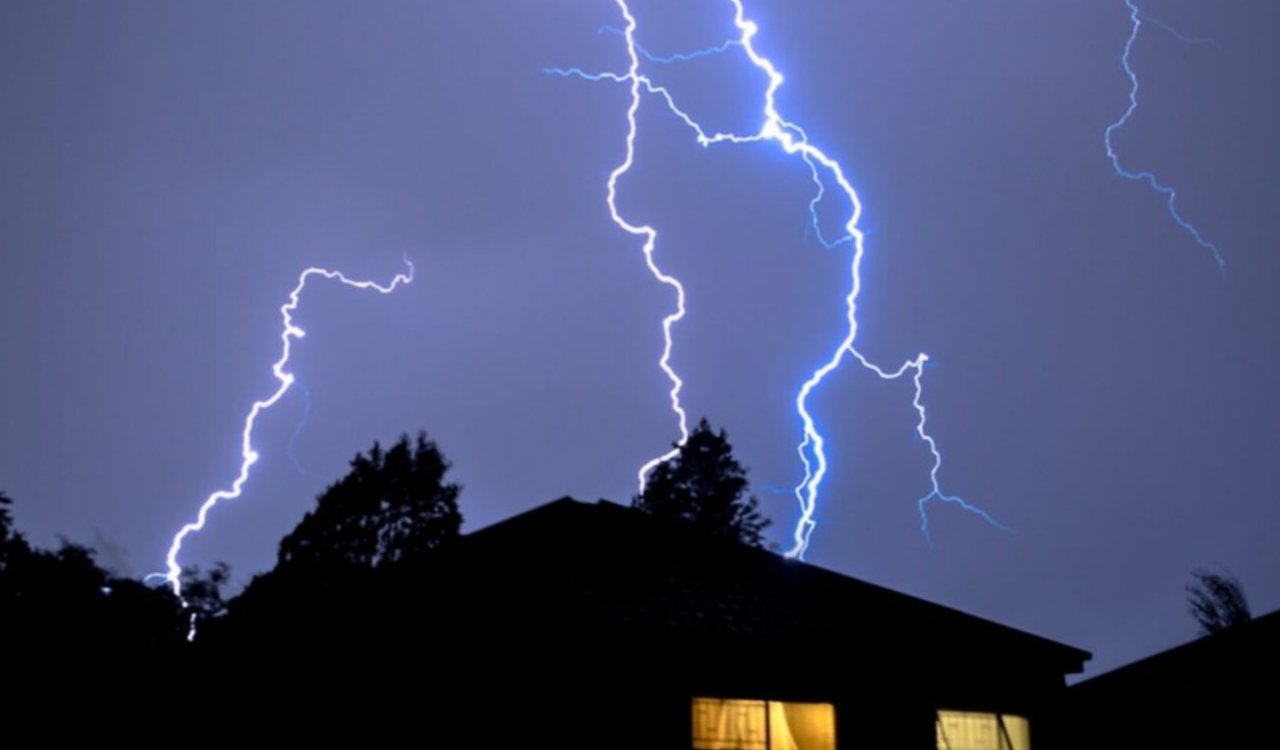 Family struck by lightning in West Singhbhum; woman dies, two critically injured.