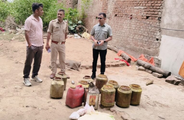 Major crackdown on illicit liquor in Godda; large quantities of materials, including 100 liters of Mahua liquor, seized.