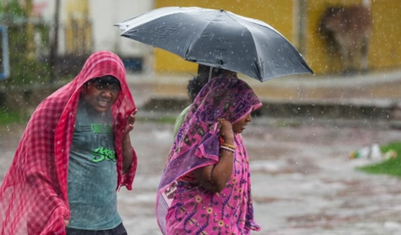 Rain continues across Jharkhand, including Ranchi, today; alerts issued for lightning and strong winds.