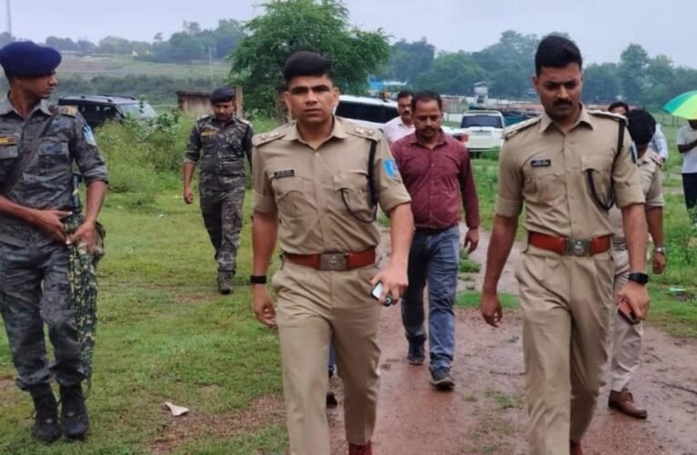 Encounter between police and a member of the Prince Khan gang; Shivraj Ram injured; two pistols and a large quantity of cartridges recovered.