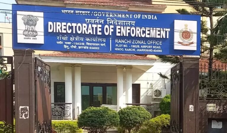 ED के सामने पेश हुए पूर्व मंत्री रामेश्वर उरांव के बेटे रोहित उरांव, शराब टेंडर से जुड़े लेन-देन पर होगी पूछताछ