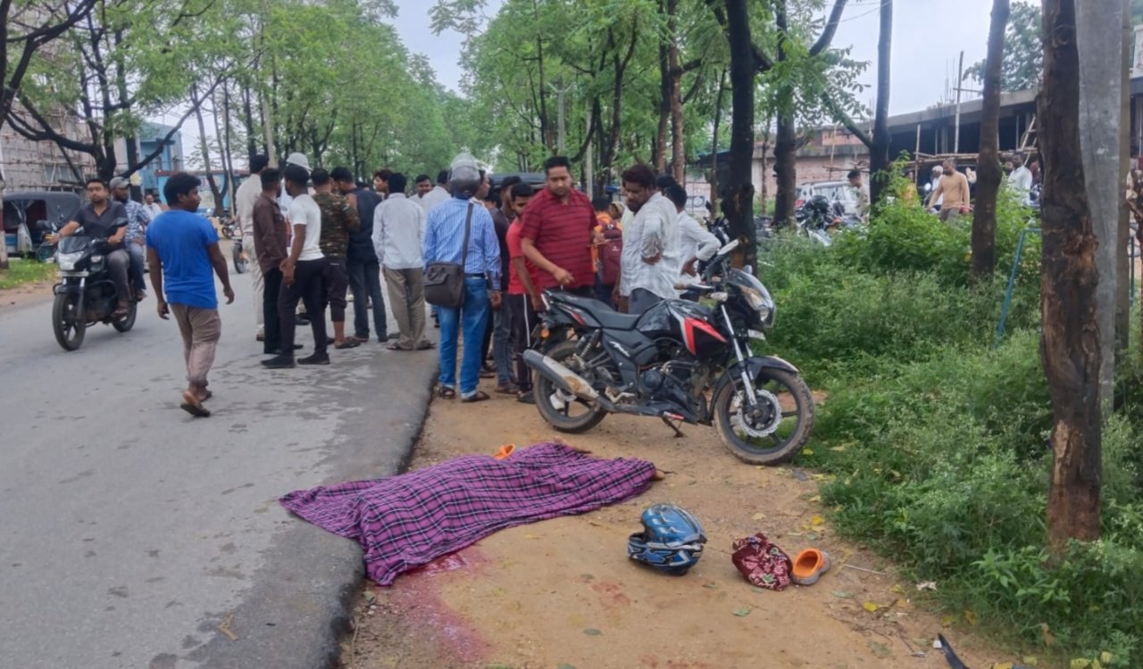 Tragic road accident near Khairantoli petrol pump; motorcyclist killed after being hit by a truck.