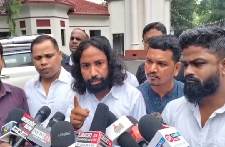 JPSC PT रिजल्ट विवाद : देवेंद्र नाथ महतो ने राज्यपाल से की मुलाकात, परीक्षा रद्द करने और सीबीआई जांच की उठी मांग