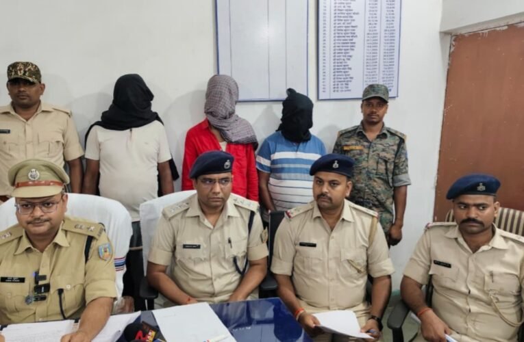Major crackdown on brown sugar; three smugglers arrested with 25 grams of brown sugar.