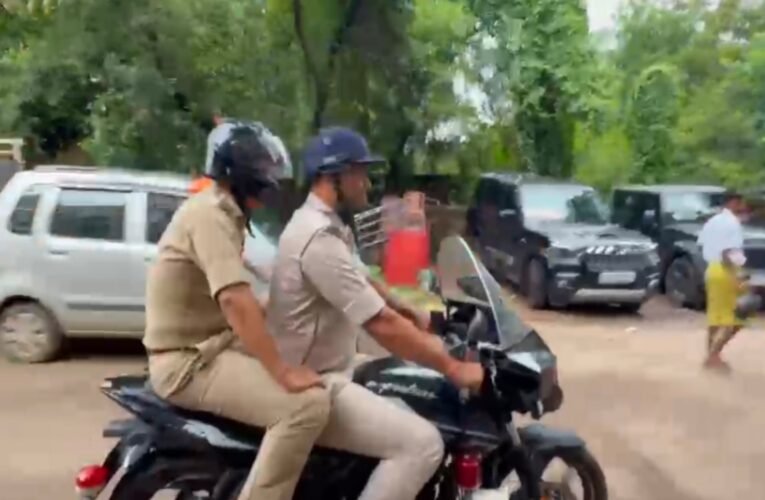 सरायकेला: एसपी ने बाइक पर सवार होकर परखी सुरक्षा व्यवस्था, आदित्यपुर के संवेदनशील इलाकों में चलाया विशेष गश्ती अभियान
