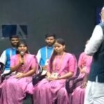 झारखंड : बिरनी की दो बेटियों ने साणंद में लहराया परचम: पीएम मोदी ने की संघर्ष और सफलता की सराहना Two daughters from Birni, Jharkhand, shine in Sanand; PM Modi lauds their struggle and success.