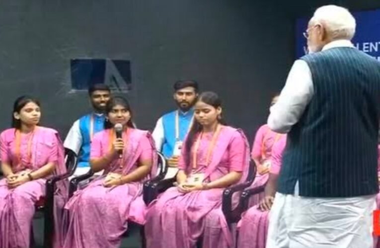 झारखंड : बिरनी की दो बेटियों ने साणंद में लहराया परचम: पीएम मोदी ने की संघर्ष और सफलता की सराहना
