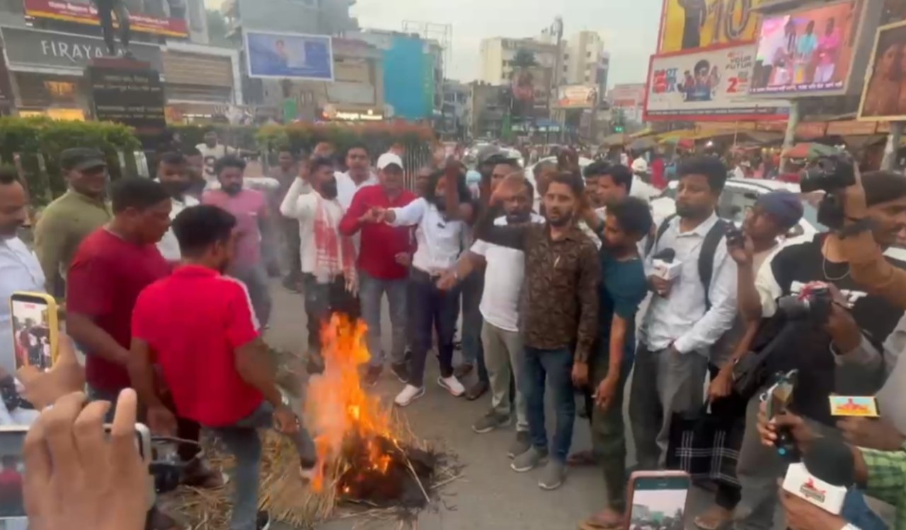 Torchlight procession in Ranchi and burning of JPSC Chairman's effigy in protest against alleged irregularities in the JPSC exam.