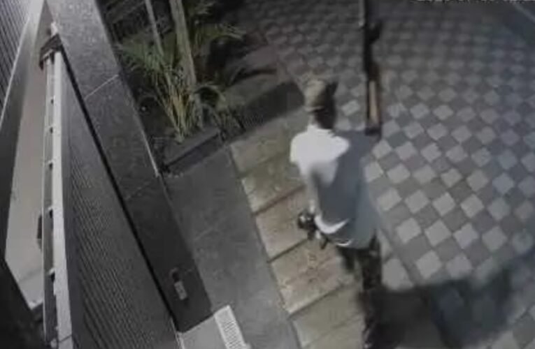 Attempted theft foiled in Ranchi's Ashok Nagar; security guard shot by his own licensed pistol.