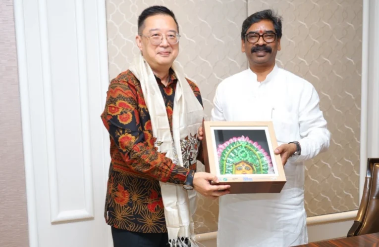 Jharkhand to boost cooperation with Singapore; consensus reached on investment and skill development.