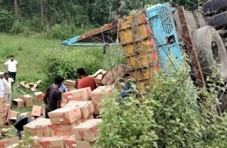 Beer-laden truck overturns in Sandhvai Valley; crowd rushes to pick up beer cans.