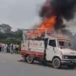 A 407 truck caught fire on Sithio Ring Road, burning the refrigerator-laden vehicle to ashes.