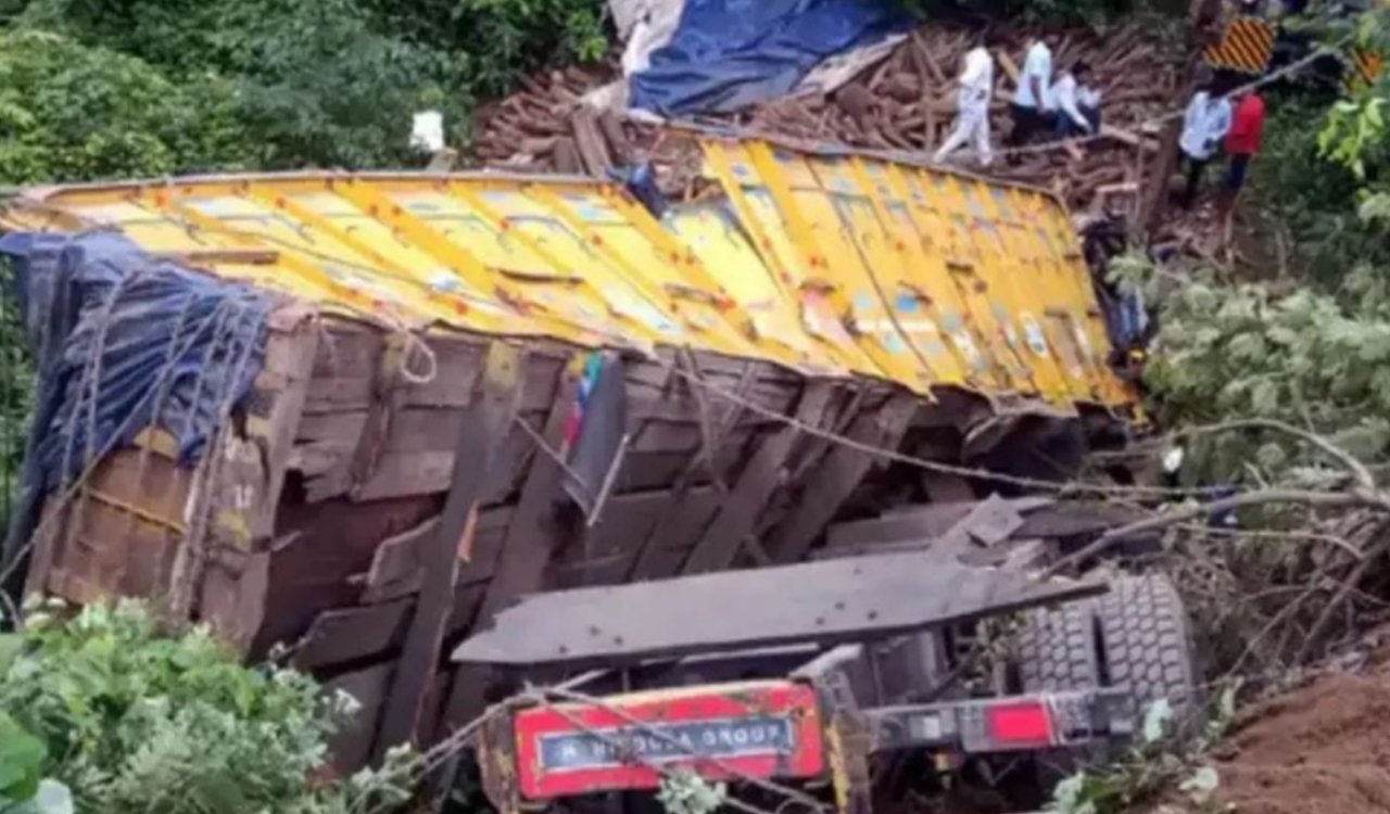 Major accident in Chutupalu Valley: Timber-laden truck plunges into 30-foot-deep gorge after brake failure; driver injured.