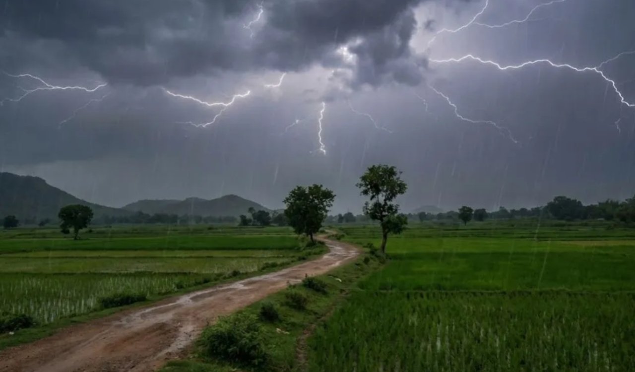 Rain accompanied by thunderstorms expected across Jharkhand, including Ranchi, today; IMD issues thunderstorm alert.