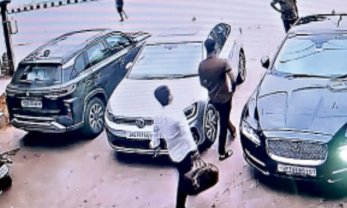Major breakthrough in the high-profile Ashok Nagar (Ranchi) theft case: the perpetrators arrived in a luxury vehicle worth ₹80 lakh and stayed at a hotel using fake Aadhaar cards.
