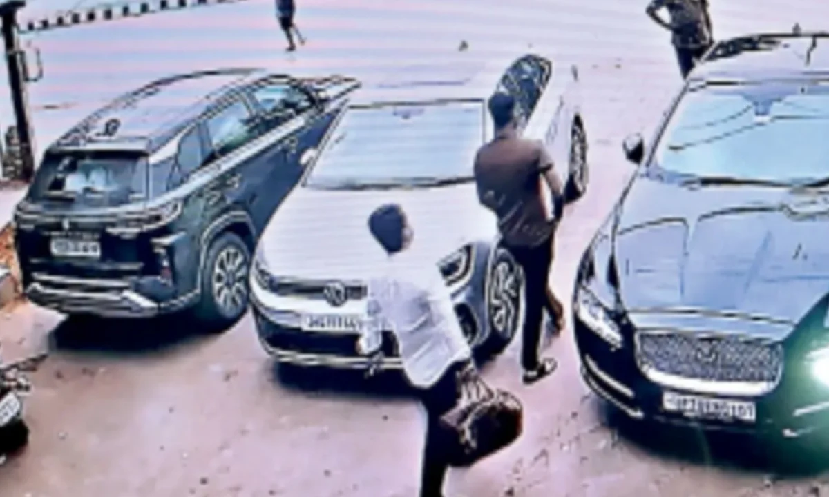 Major breakthrough in the high-profile Ashok Nagar (Ranchi) theft case: the perpetrators arrived in a luxury vehicle worth ₹80 lakh and stayed at a hotel using fake Aadhaar cards.