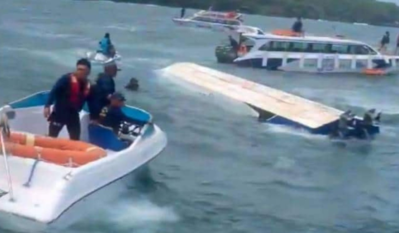 Major accident off Vietnam's Phu Quoc Island: 15 Indian tourists die after speedboat capsizes; 21 people rescued.