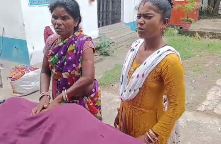 सरायकेला सदर अस्पताल में जच्चा-बच्चा की मौत, परिजनों ने इलाज में लापरवाही का लगाया आरोप