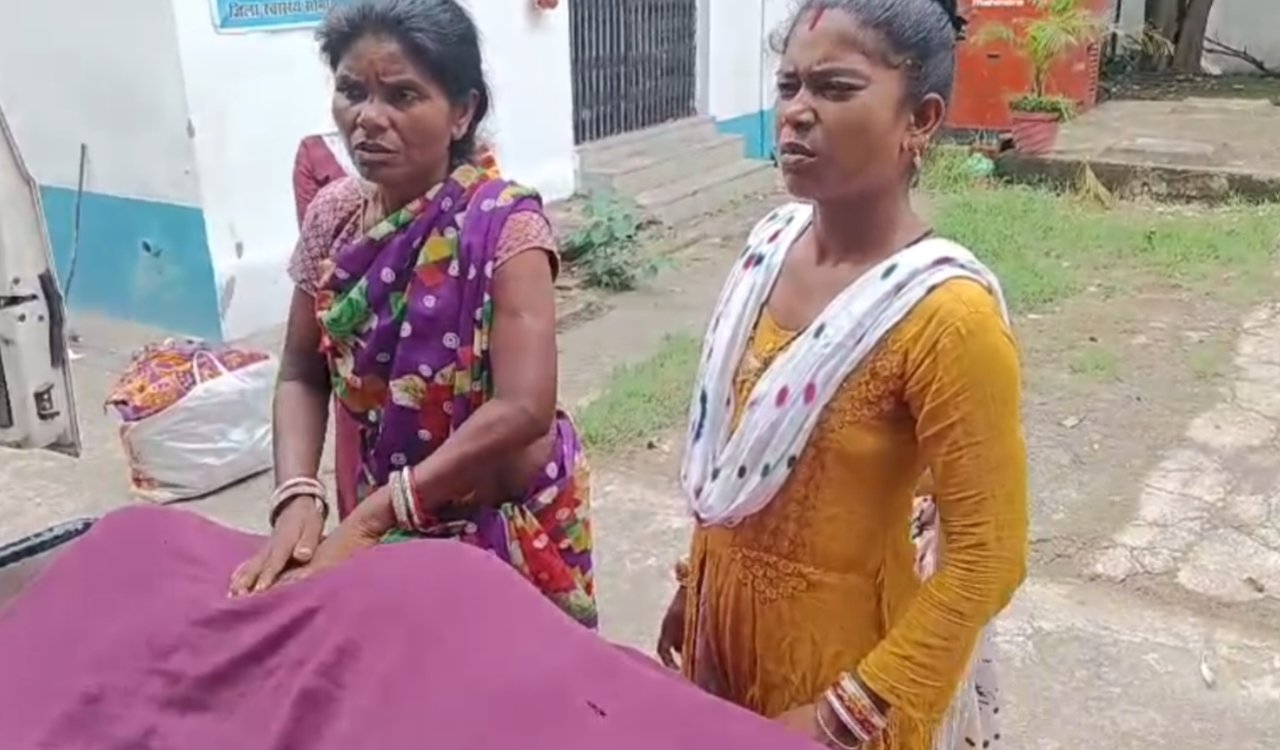 Mother and newborn die at Seraikela Sadar Hospital; family alleges negligence in treatment.