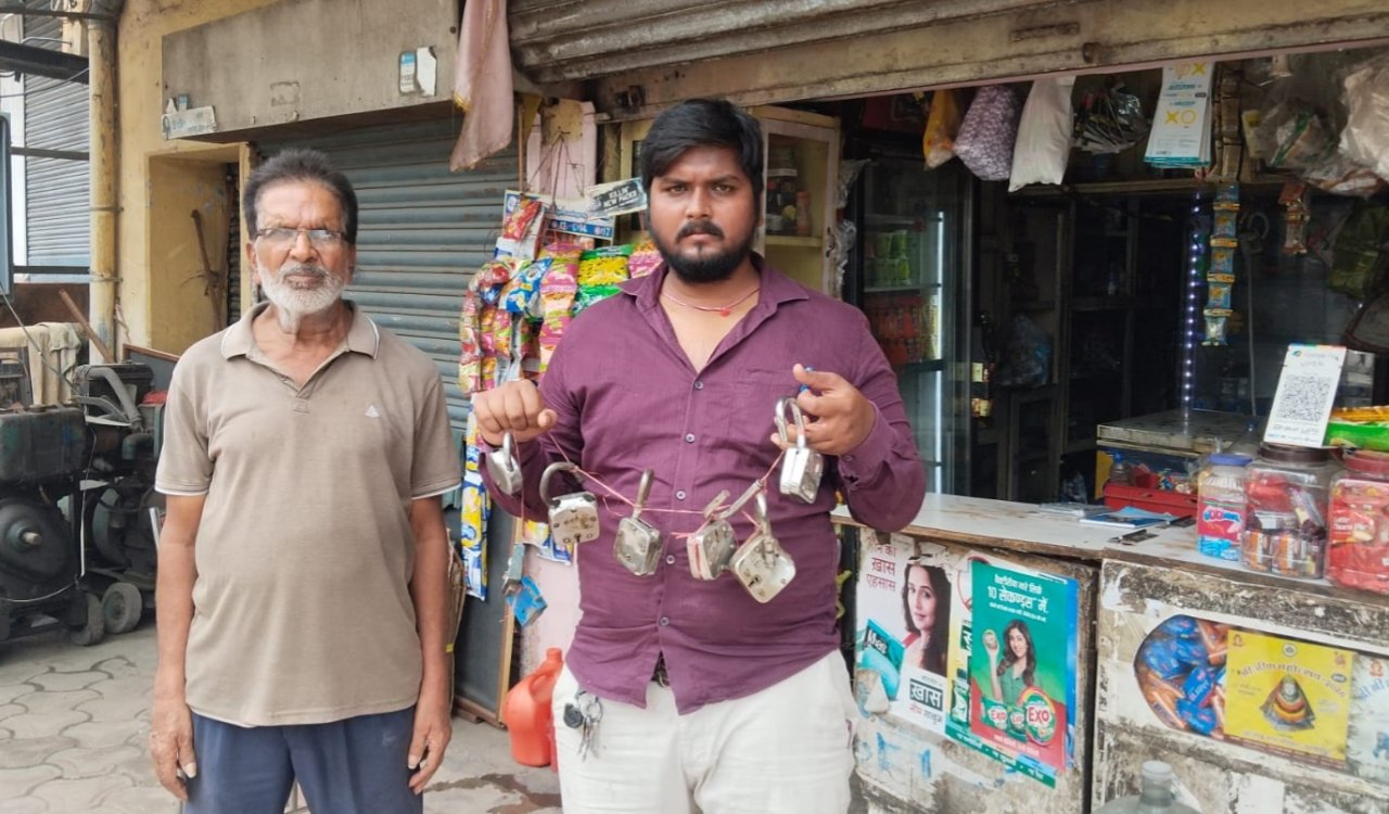 Thieves go on a rampage in Jamshedpur: Locks of 10-12 shops broken on Mango-Dimna Road; cash and goods stolen.