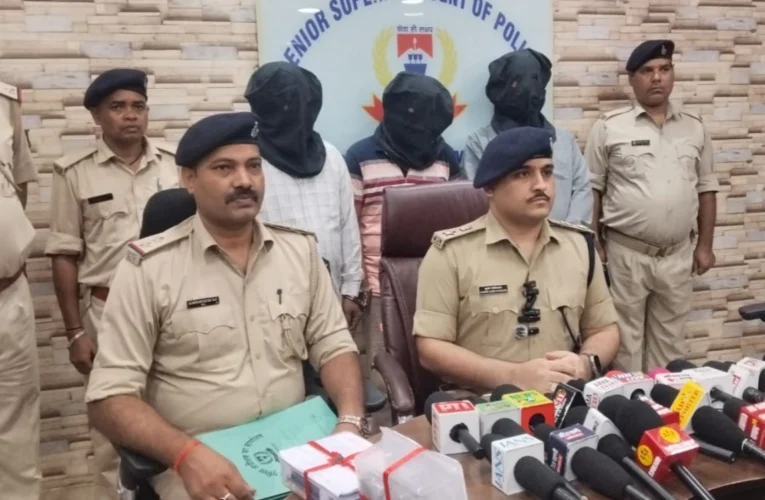 1.095 kg of emeralds worth ₹1.5 crore seized in Jamshedpur; three inter-district smugglers arrested.